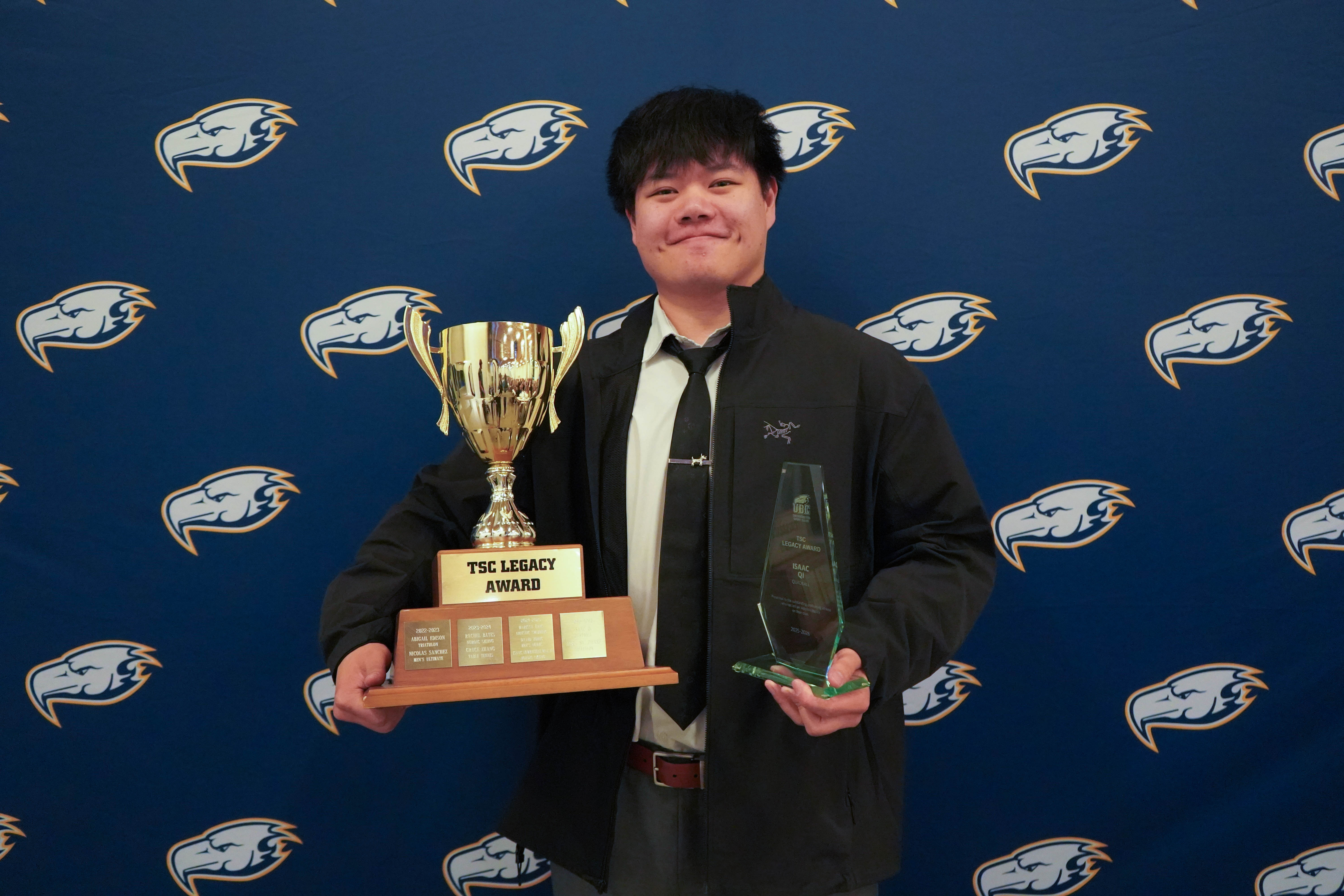 Isaac Qi receiving the UBC TSC Legacy Award for Quadball, 2025-2026